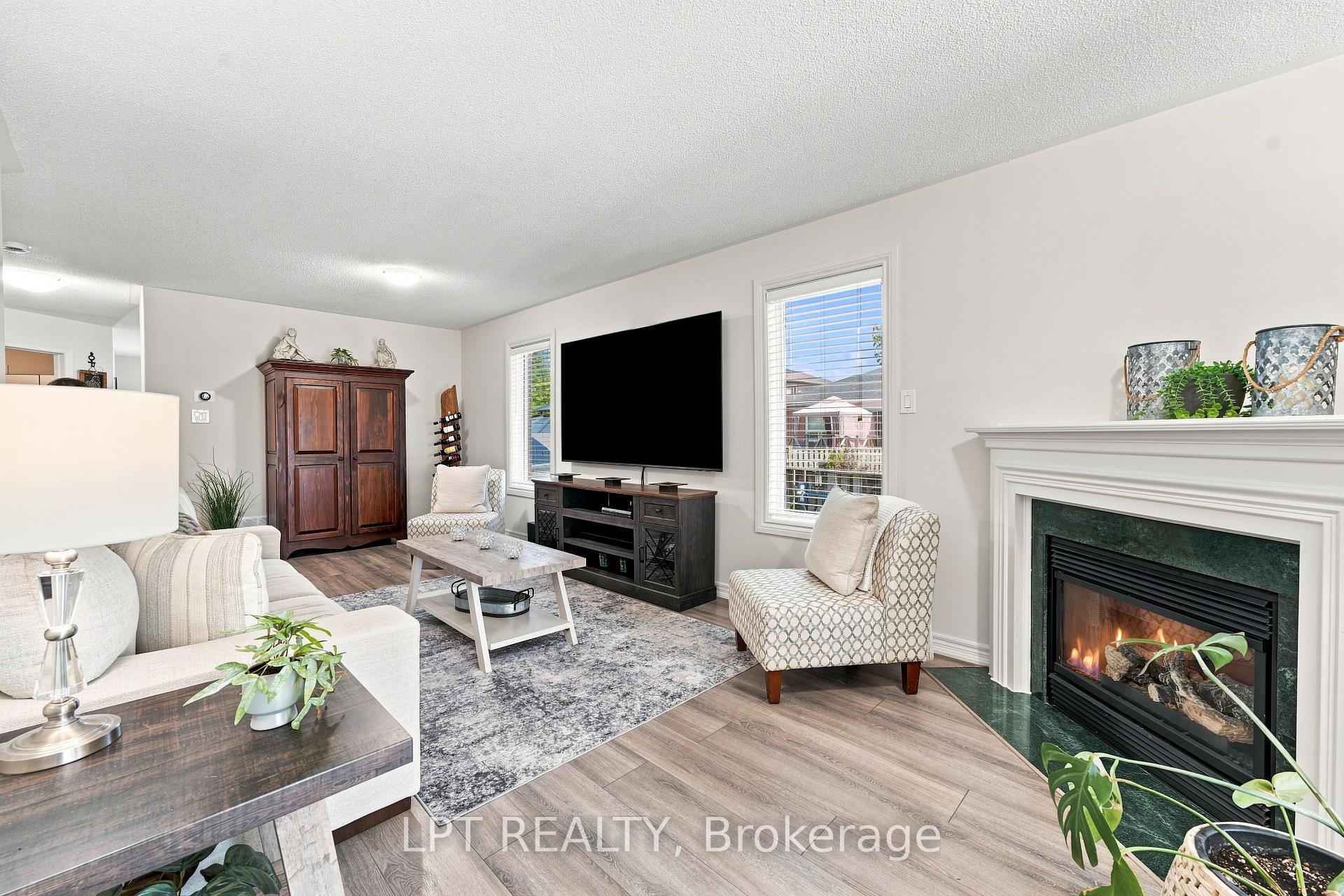 Photo 6 of 4 Lister Drive, Barrie, Holly — HOMEH