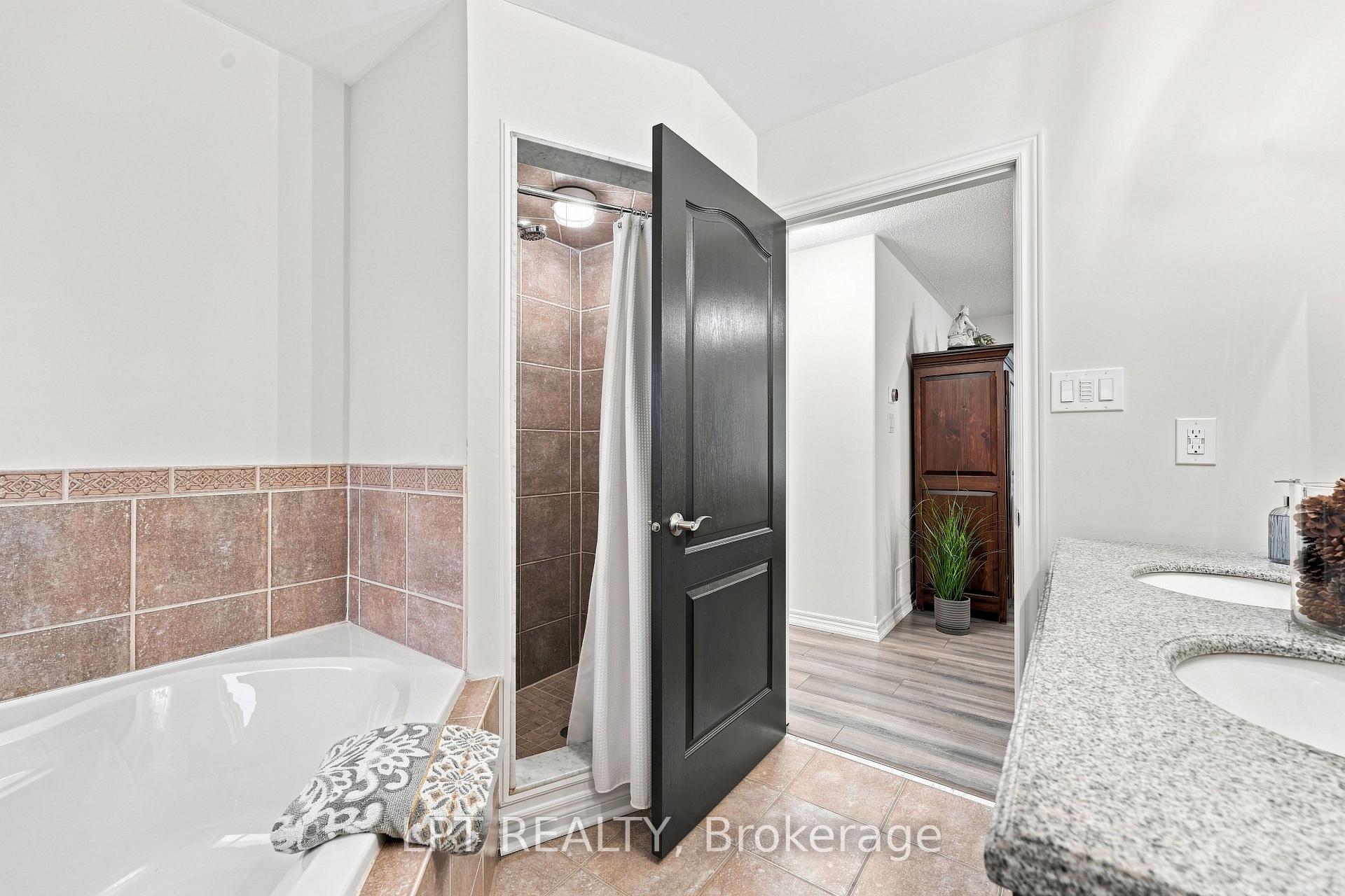 Photo 16 of 4 Lister Drive, Barrie, Holly — HOMEH
