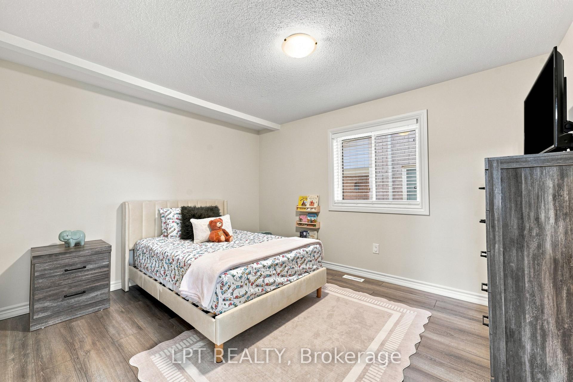 Photo 17 of 4 Lister Drive, Barrie, Holly — HOMEH