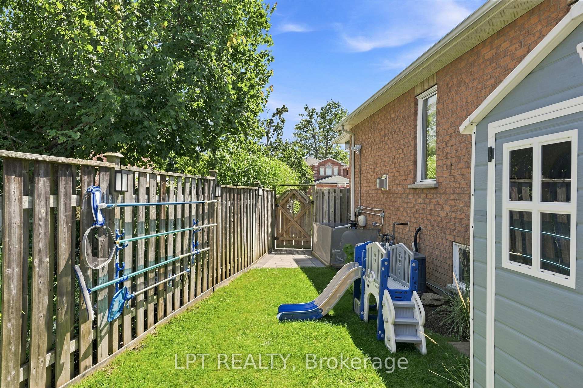 Photo 38 of 4 Lister Drive, Barrie, Holly — HOMEH
