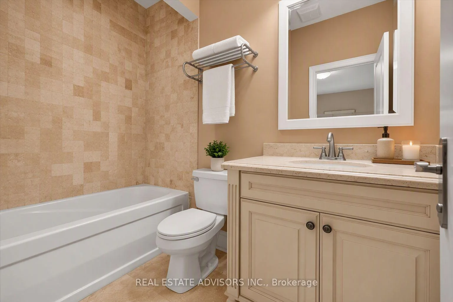 Photo 45 of 43 Grayfield Drive, Whitchurch-Stouffville, Ballantrae — HOMEH
