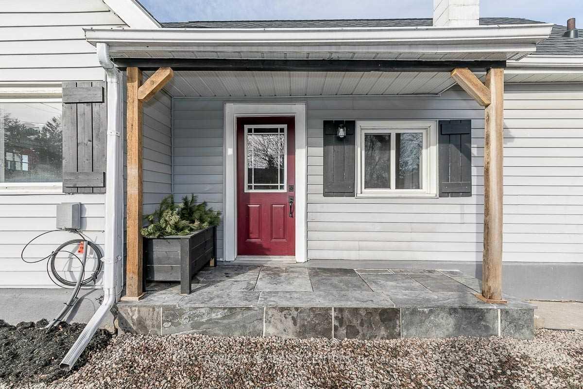 Photo 4 of Unit 2, 46 Campbell Avenue, Barrie, Allandale — HOMEH