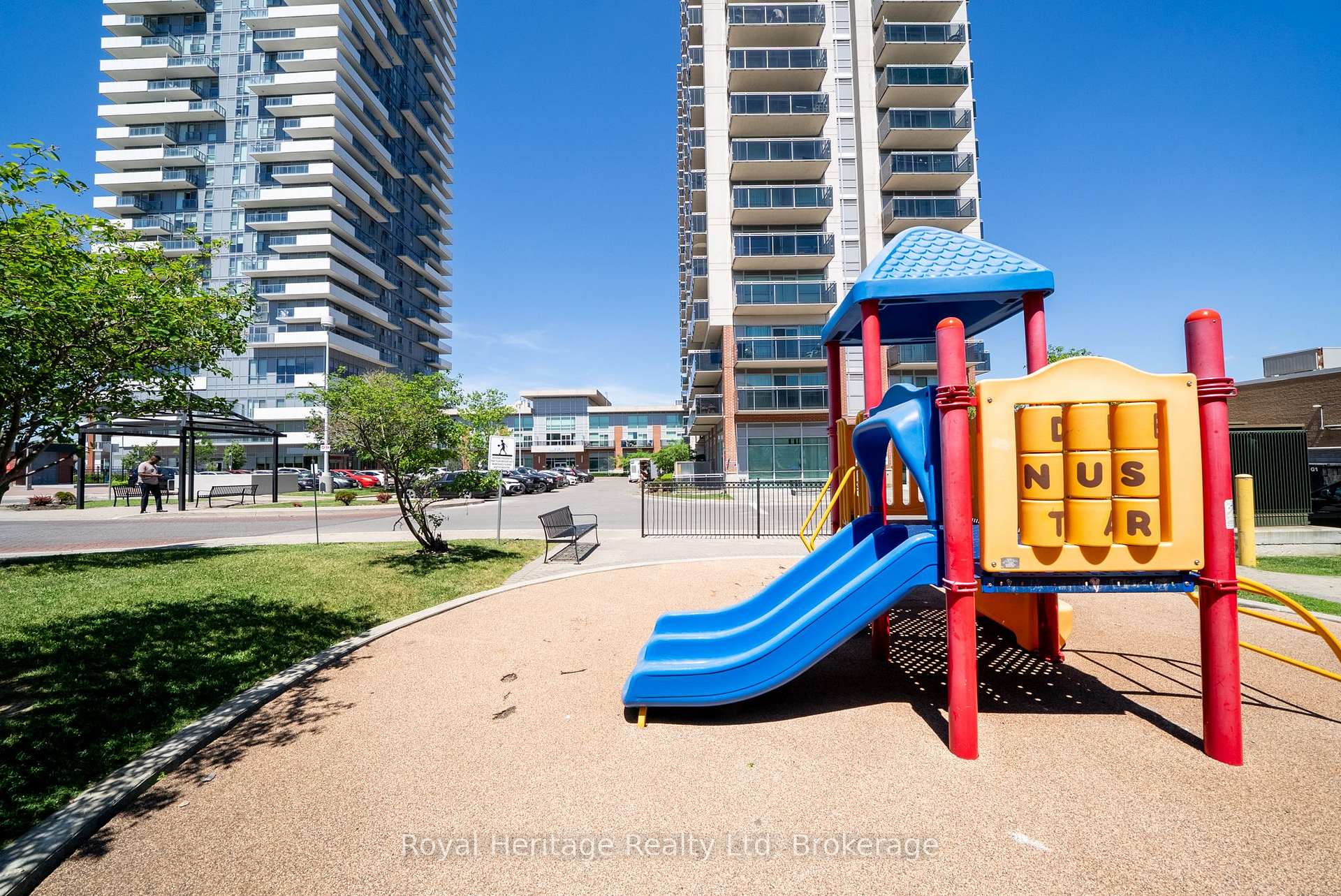 Photo 19 of Unit 1602, 215 Queen Street E, Brampton, Queen Street Corridor — HOMEH