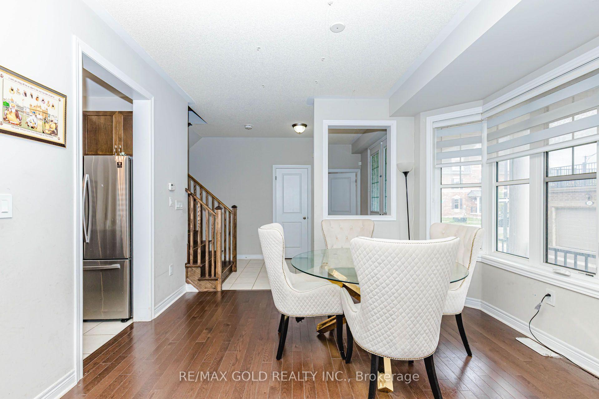 Photo 6 of 3 Dale Meadows Road, Brampton, Bram West — HOMEH
