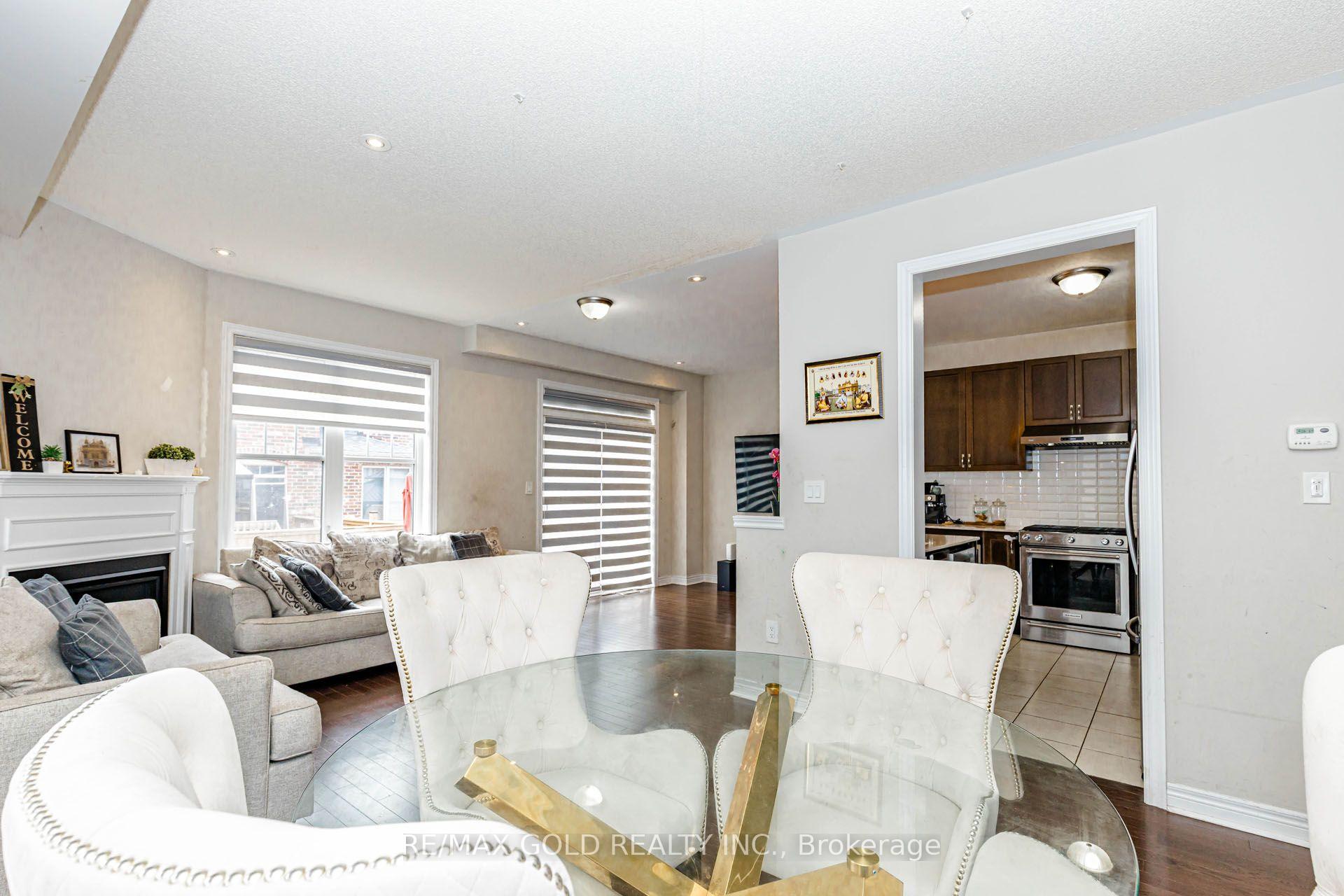 Photo 7 of 3 Dale Meadows Road, Brampton, Bram West — HOMEH