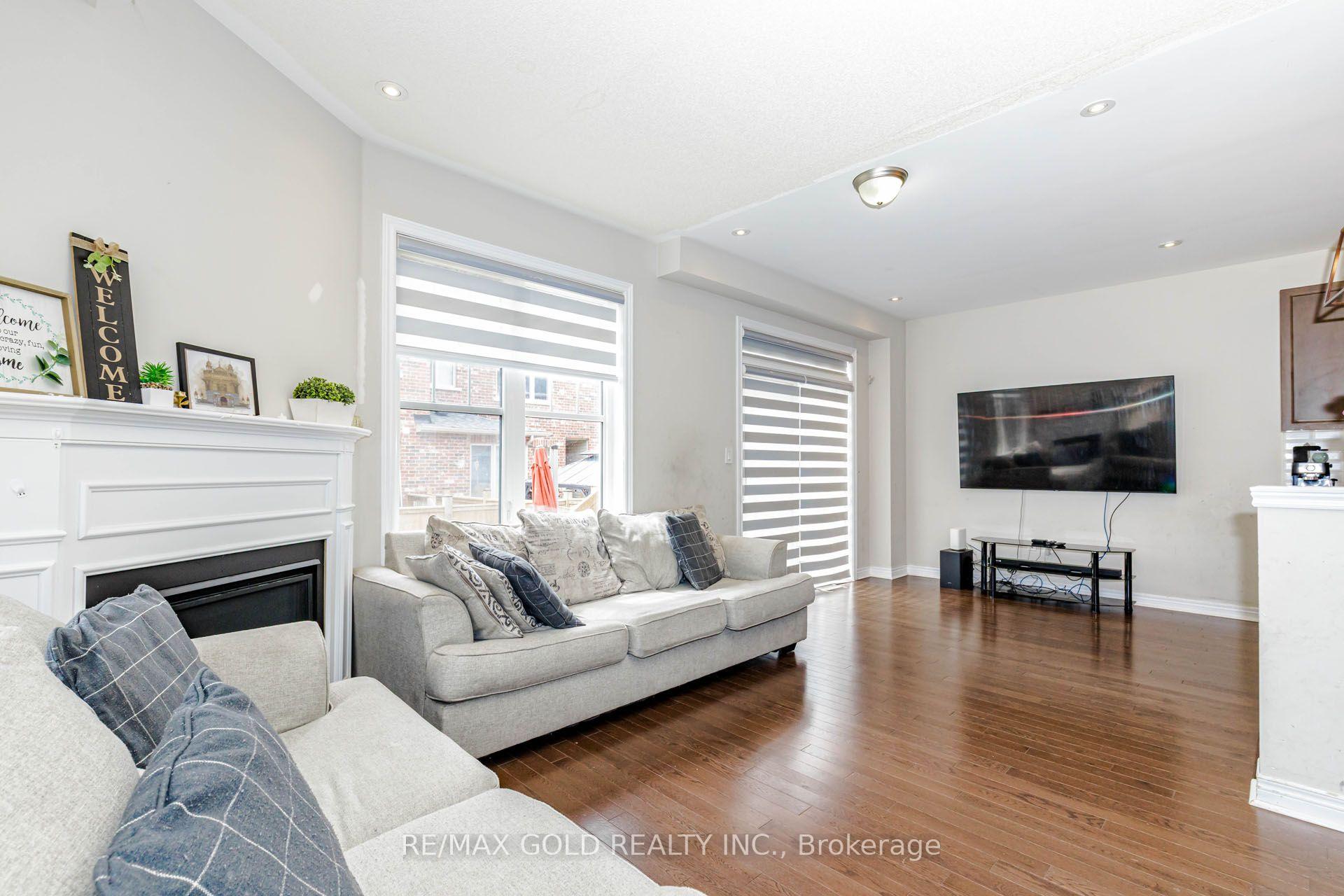Photo 11 of 3 Dale Meadows Road, Brampton, Bram West — HOMEH