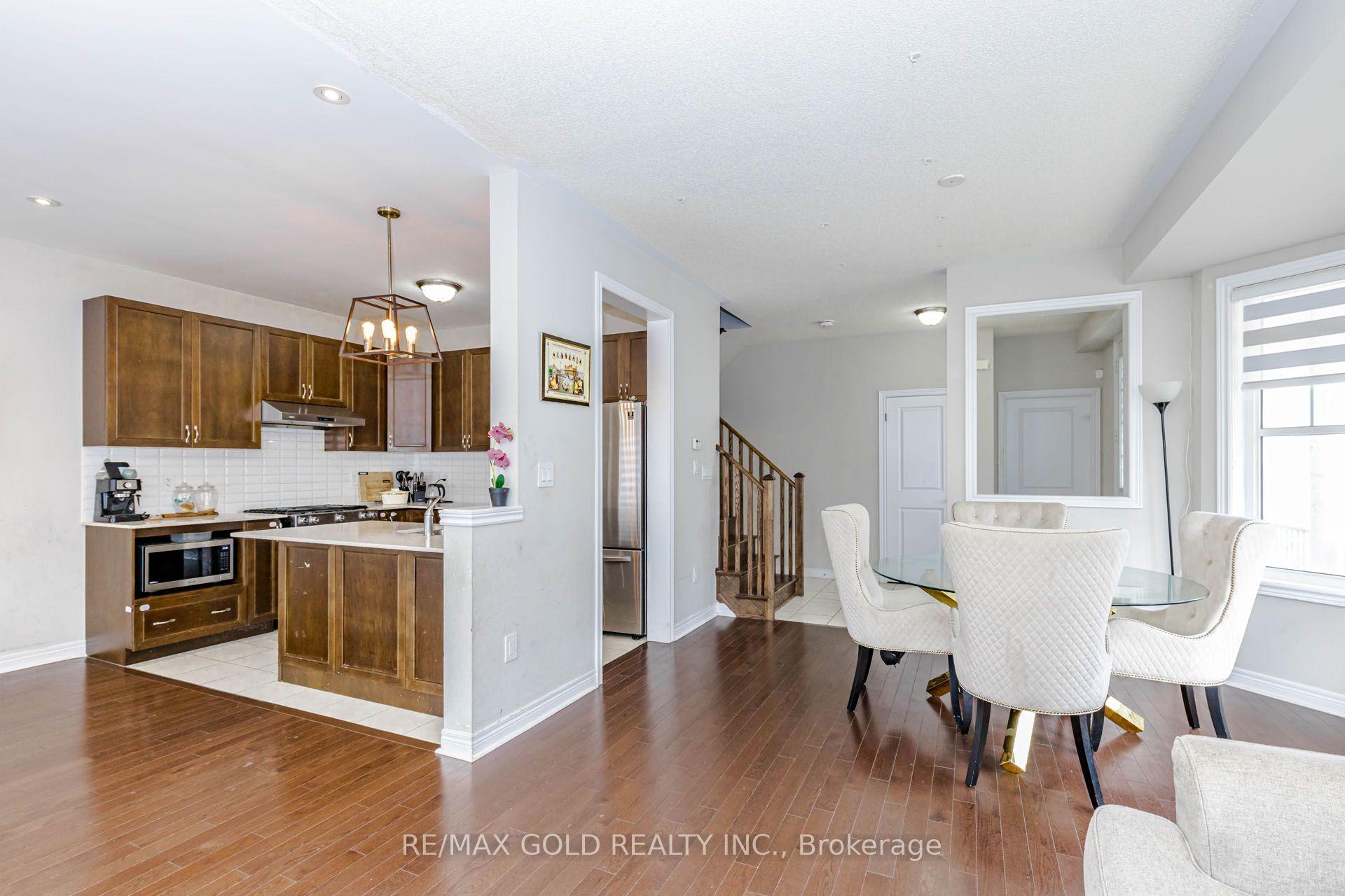 Photo 10 of 3 Dale Meadows Road, Brampton, Bram West — HOMEH