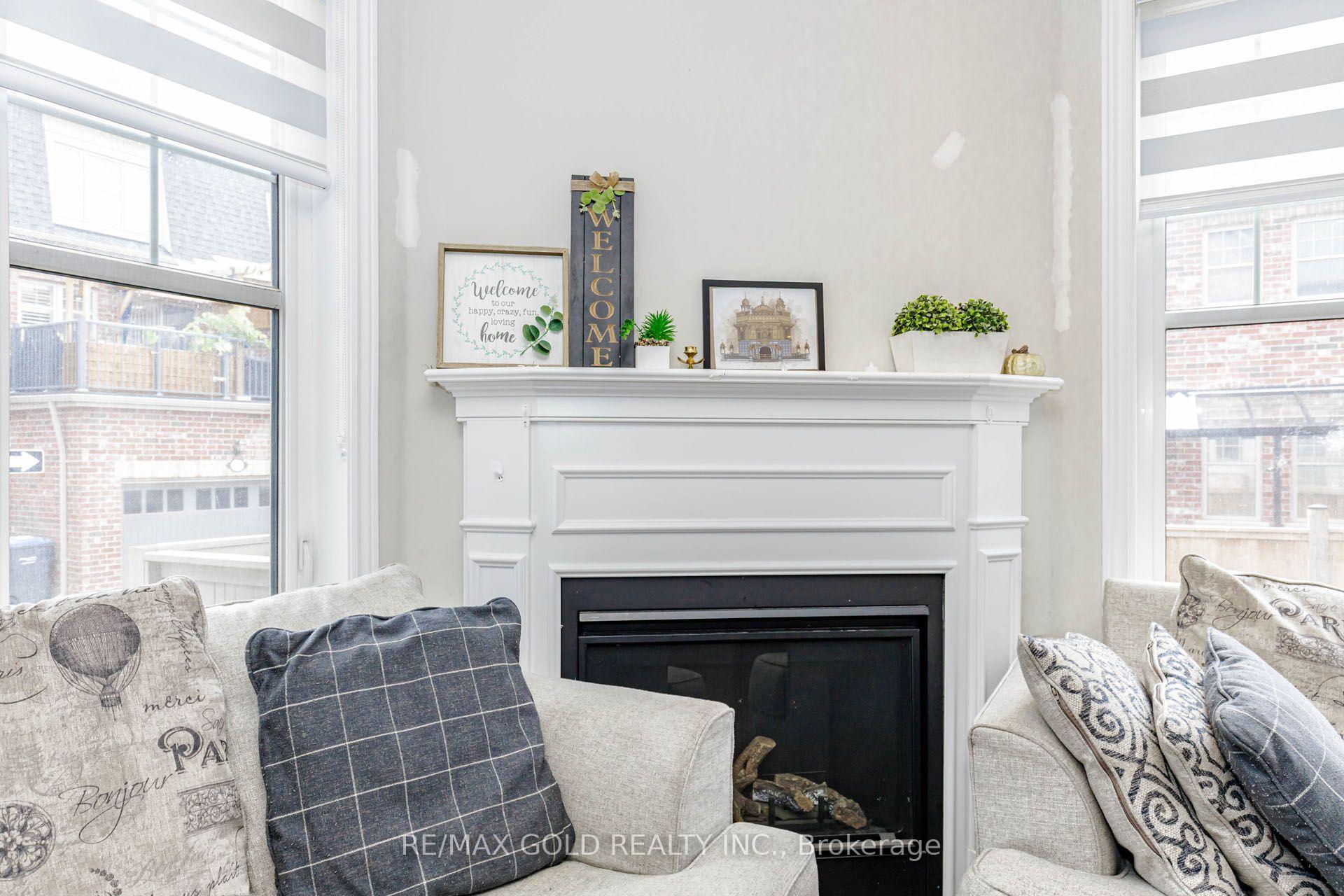Photo 12 of 3 Dale Meadows Road, Brampton, Bram West — HOMEH