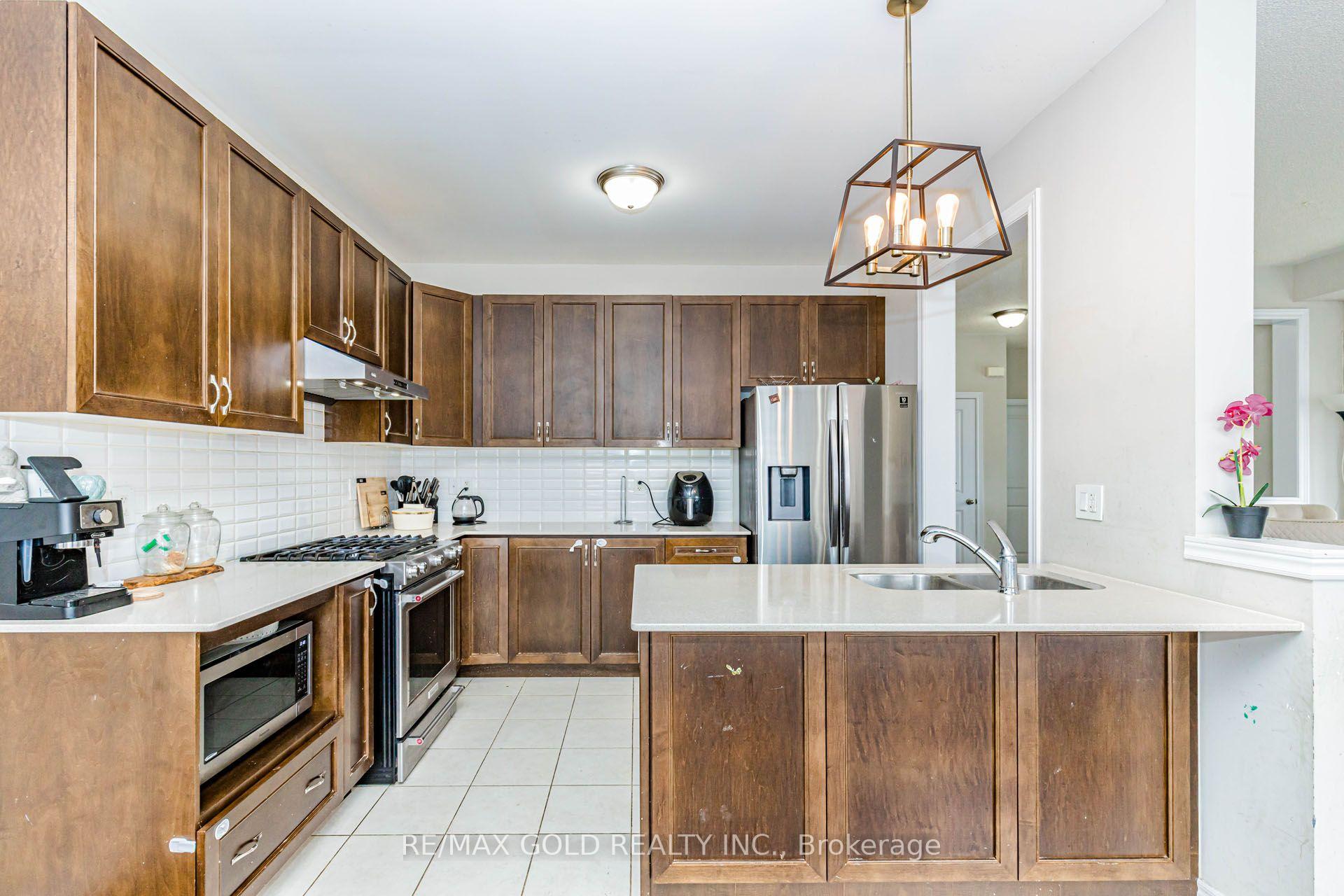 Photo 16 of 3 Dale Meadows Road, Brampton, Bram West — HOMEH