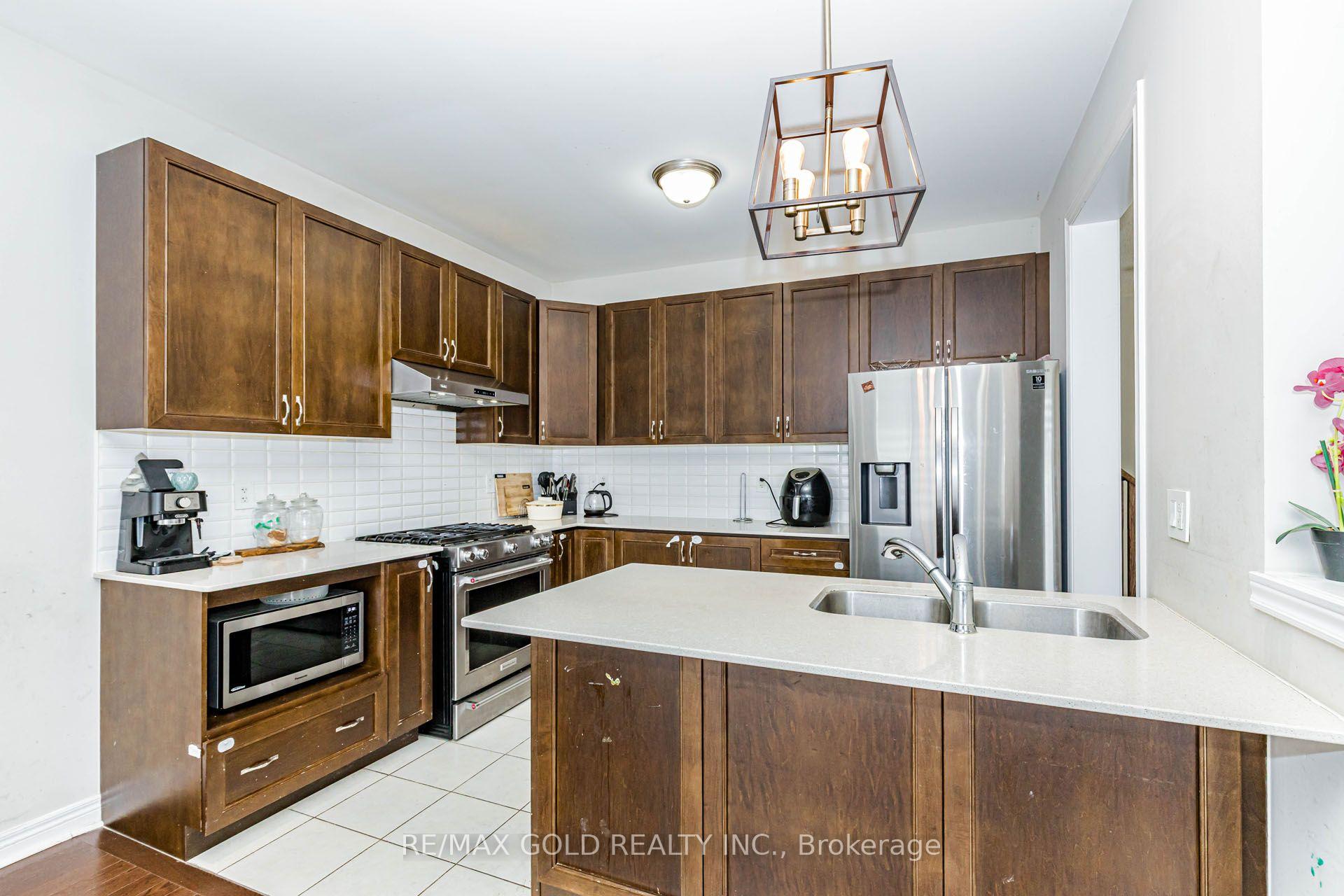 Photo 17 of 3 Dale Meadows Road, Brampton, Bram West — HOMEH