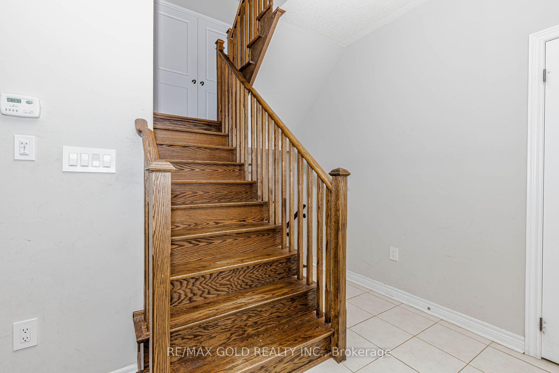 Photo 19 of 3 Dale Meadows Road, Brampton, Bram West — HOMEH