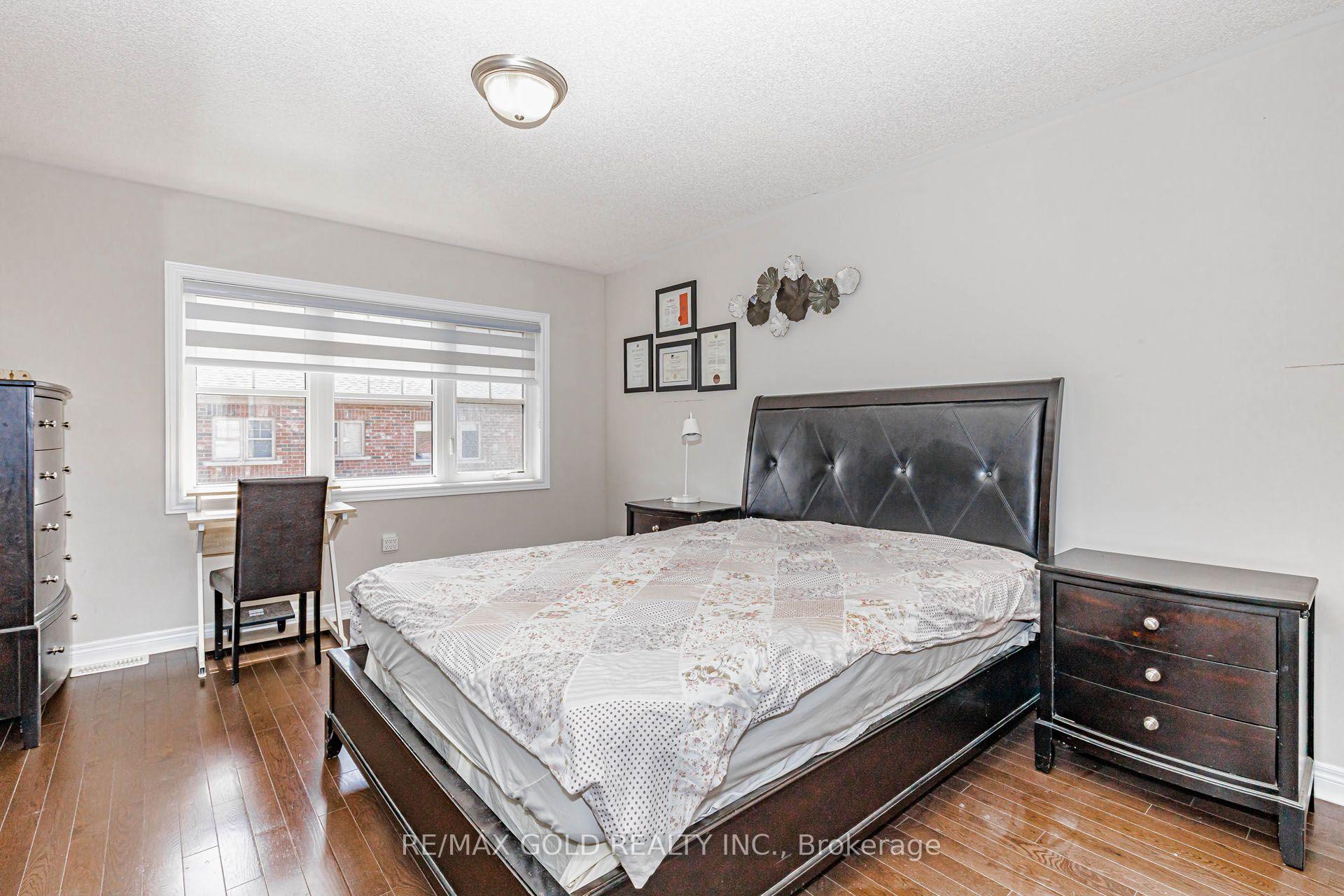 Photo 23 of 3 Dale Meadows Road, Brampton, Bram West — HOMEH