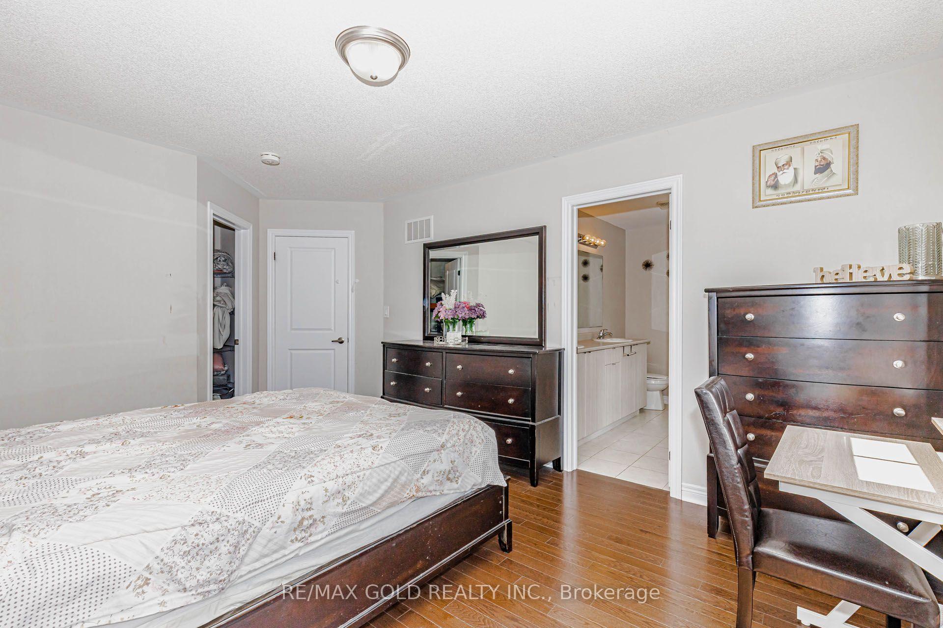 Photo 25 of 3 Dale Meadows Road, Brampton, Bram West — HOMEH