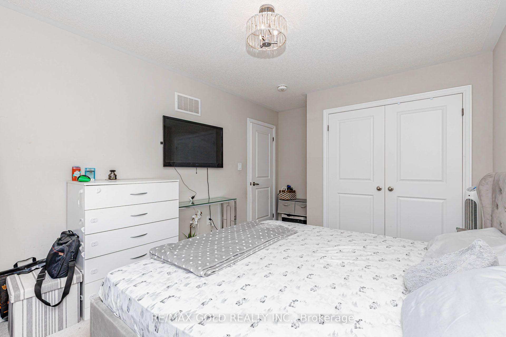 Photo 34 of 3 Dale Meadows Road, Brampton, Bram West — HOMEH