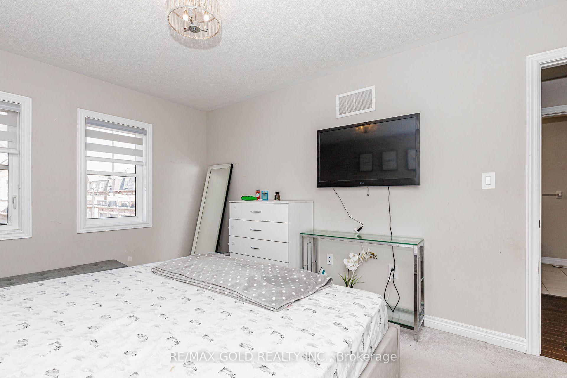 Photo 35 of 3 Dale Meadows Road, Brampton, Bram West — HOMEH