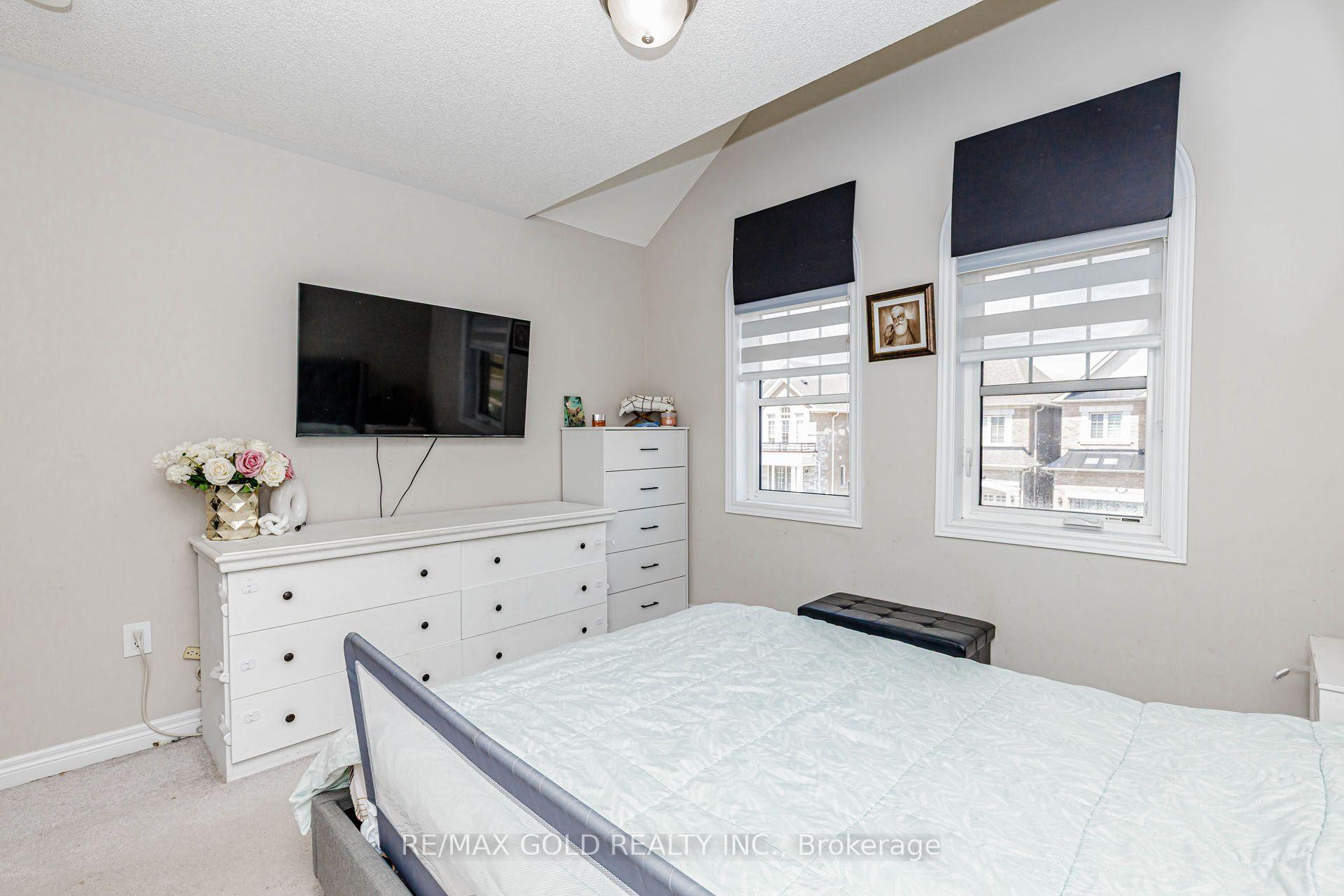 Photo 39 of 3 Dale Meadows Road, Brampton, Bram West — HOMEH
