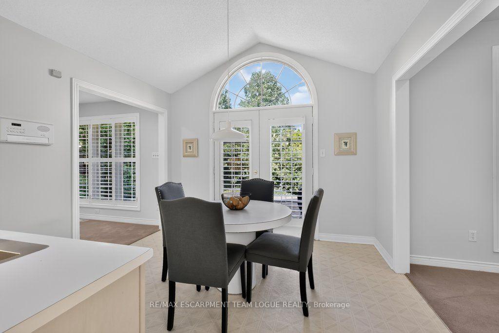 Photo 16 of 1092 Crofton Way, Burlington, Tyandaga — HOMEH