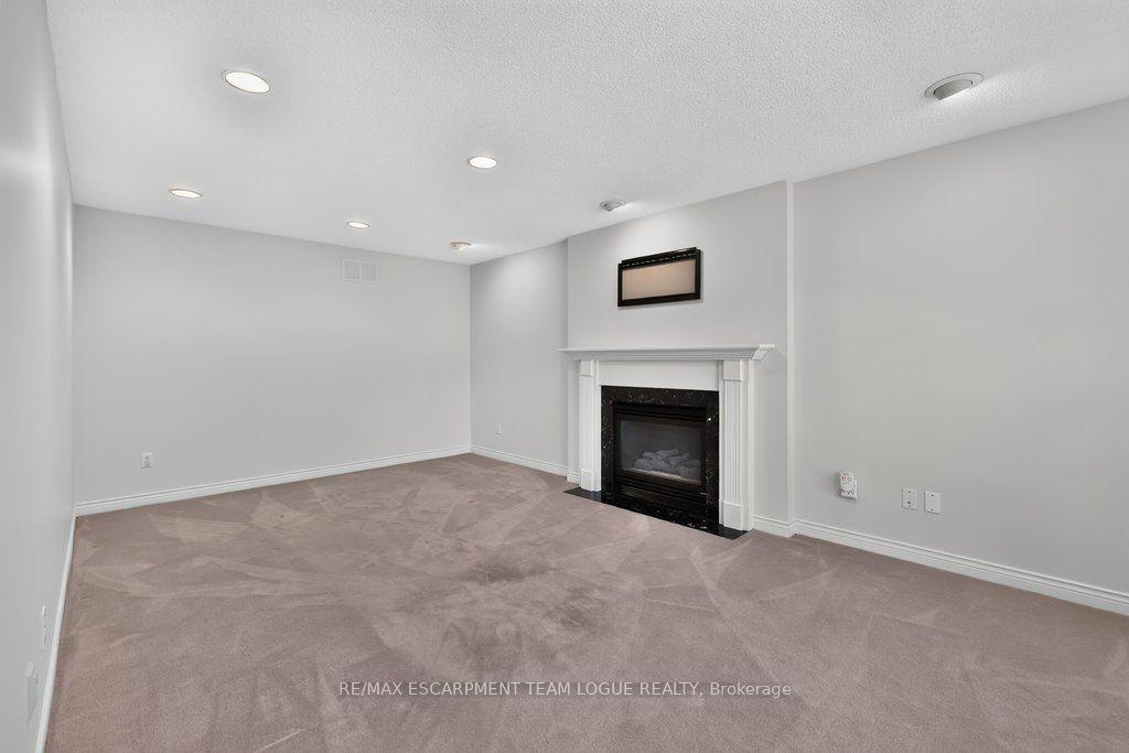 Photo 17 of 1092 Crofton Way, Burlington, Tyandaga — HOMEH
