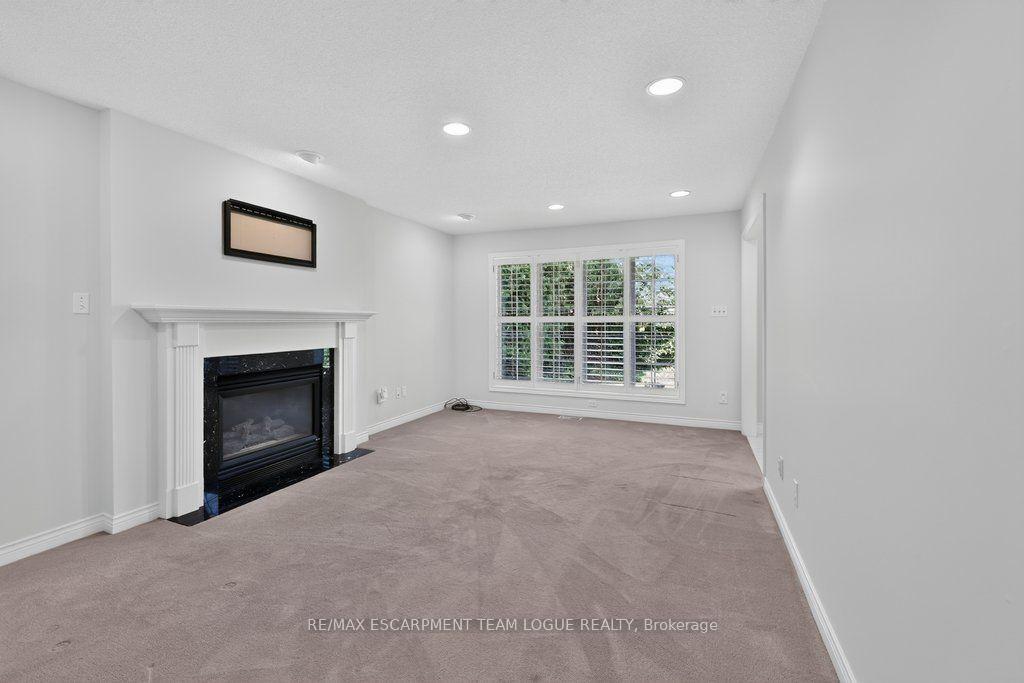 Photo 18 of 1092 Crofton Way, Burlington, Tyandaga — HOMEH