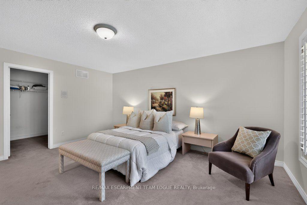 Photo 21 of 1092 Crofton Way, Burlington, Tyandaga — HOMEH