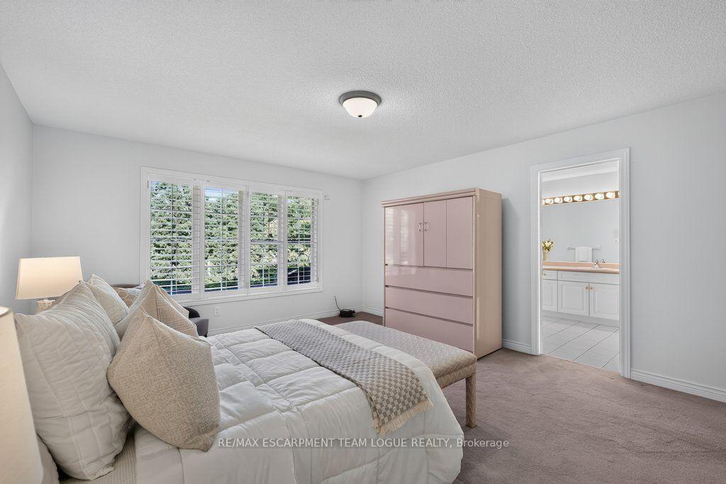 Photo 22 of 1092 Crofton Way, Burlington, Tyandaga — HOMEH