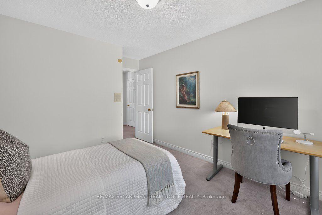 Photo 27 of 1092 Crofton Way, Burlington, Tyandaga — HOMEH