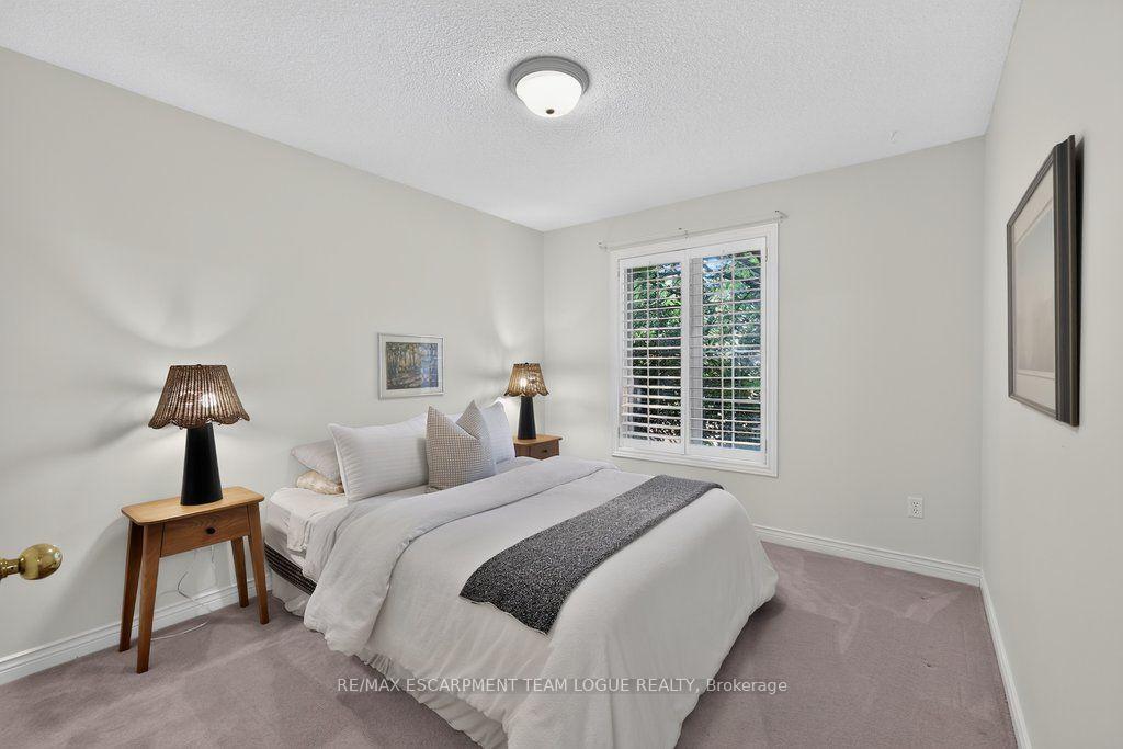 Photo 28 of 1092 Crofton Way, Burlington, Tyandaga — HOMEH
