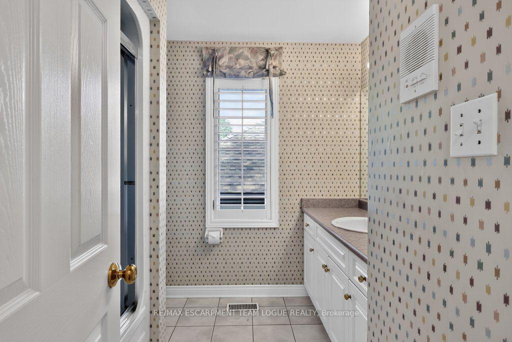 Photo 29 of 1092 Crofton Way, Burlington, Tyandaga — HOMEH