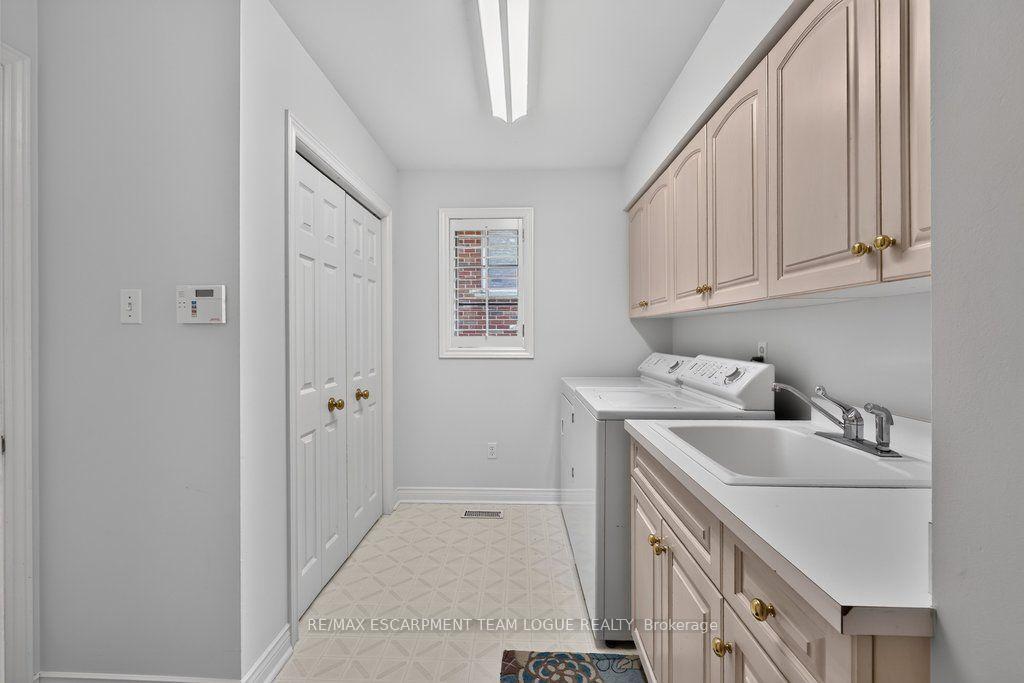 Photo 30 of 1092 Crofton Way, Burlington, Tyandaga — HOMEH