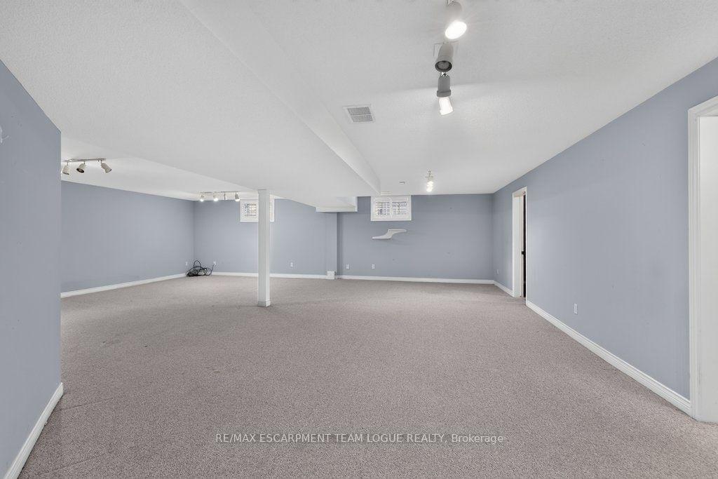 Photo 32 of 1092 Crofton Way, Burlington, Tyandaga — HOMEH
