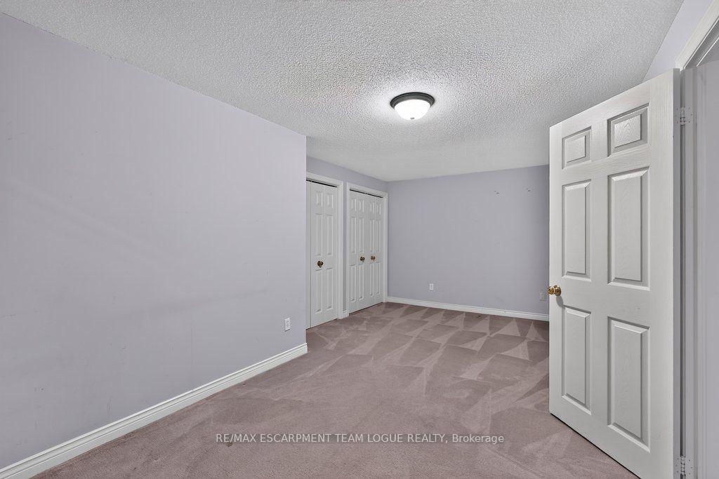 Photo 34 of 1092 Crofton Way, Burlington, Tyandaga — HOMEH
