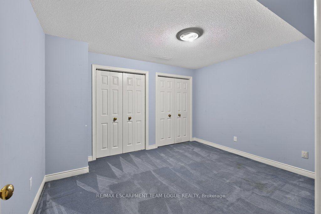 Photo 35 of 1092 Crofton Way, Burlington, Tyandaga — HOMEH