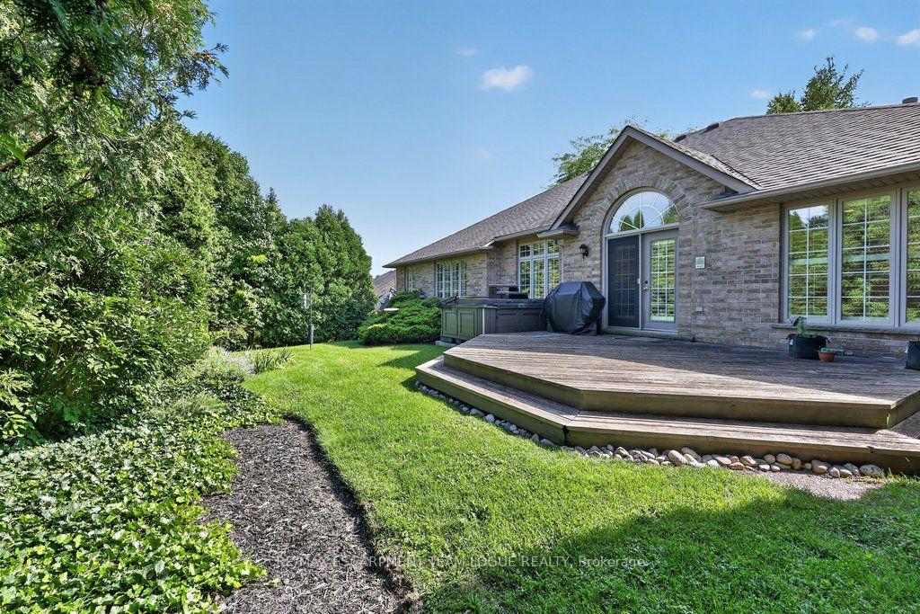 Photo 37 of 1092 Crofton Way, Burlington, Tyandaga — HOMEH