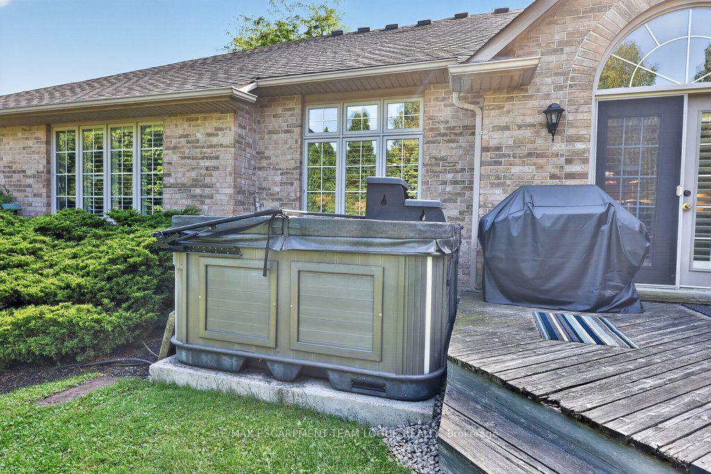 Photo 39 of 1092 Crofton Way, Burlington, Tyandaga — HOMEH