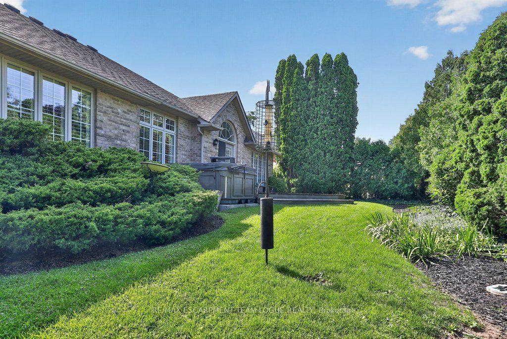 Photo 40 of 1092 Crofton Way, Burlington, Tyandaga — HOMEH