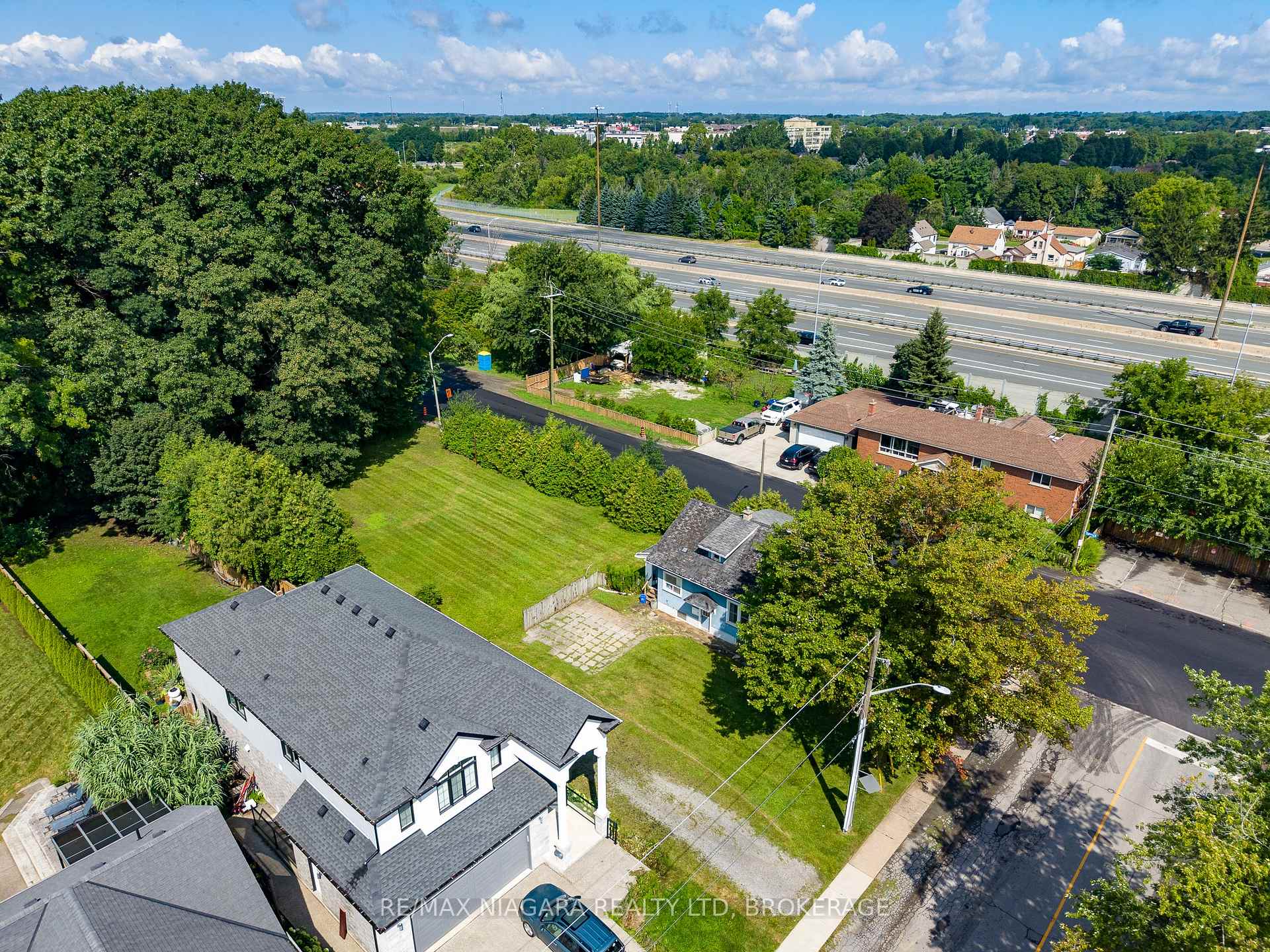 Photo 12 of 5469 Prince Edward Avenue, Niagara Falls, Hospital — HOMEH