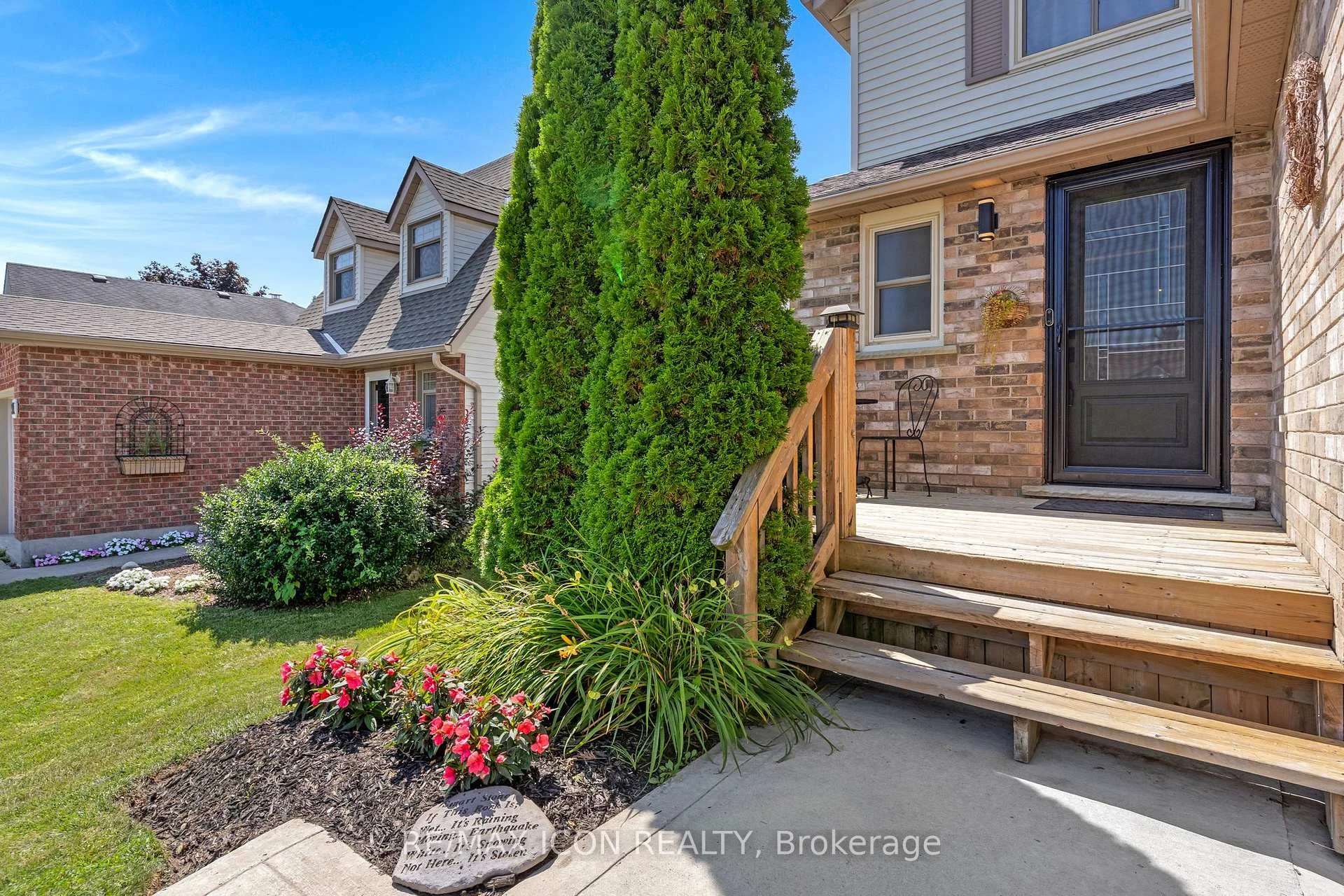 Photo 6 of 311 Misty Crescent, Kitchener, Grand River North — HOMEH