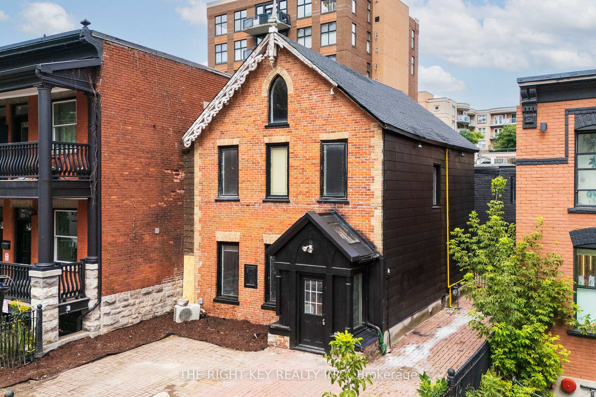 Photo 2 of 127 York Street, Ottawa, Lower Town/Byward Market — HOMEH