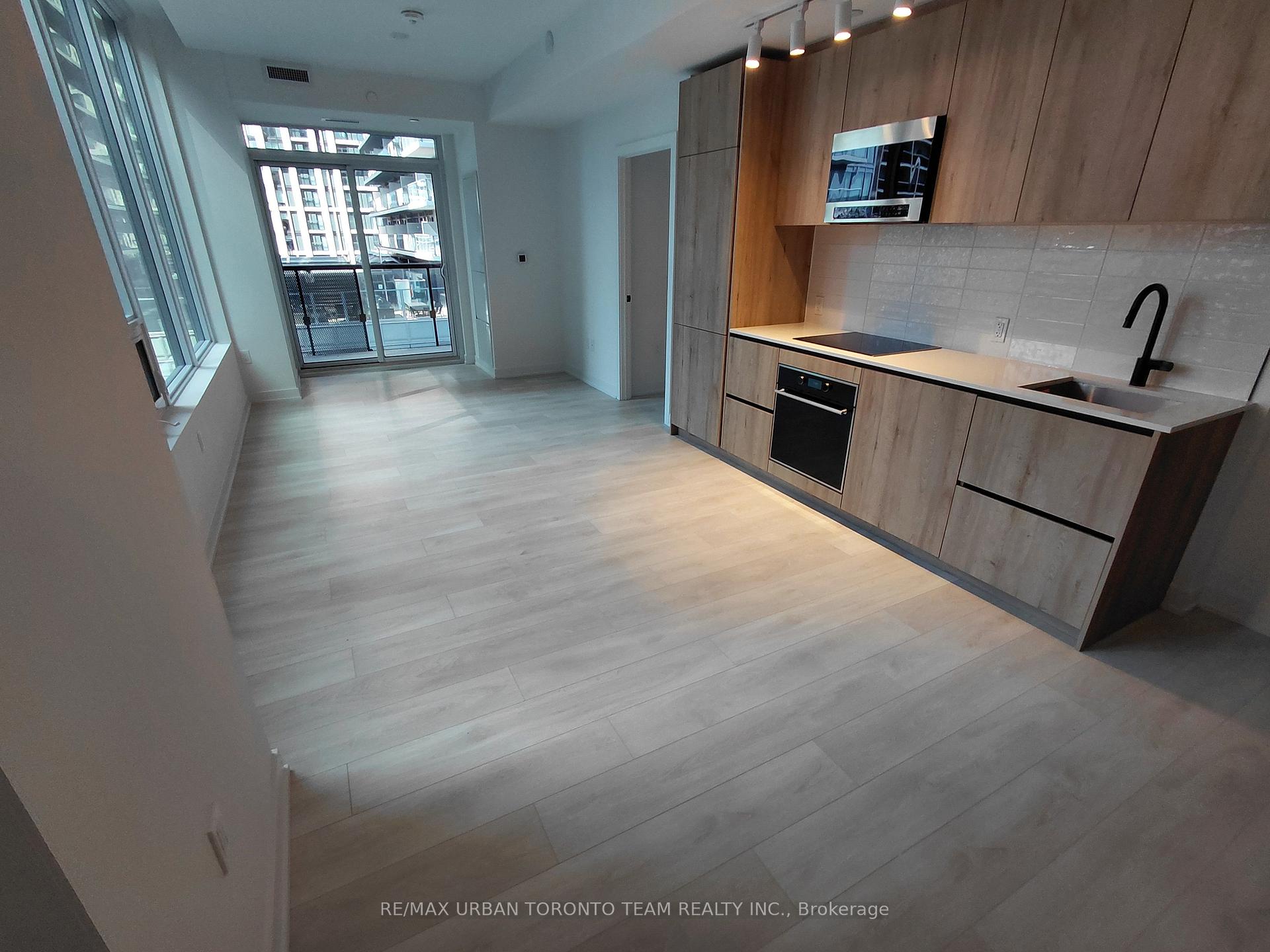 Photo 3 of Unit 801, 117 broadway Avenue, Toronto, Mount Pleasant West — HOMEH
