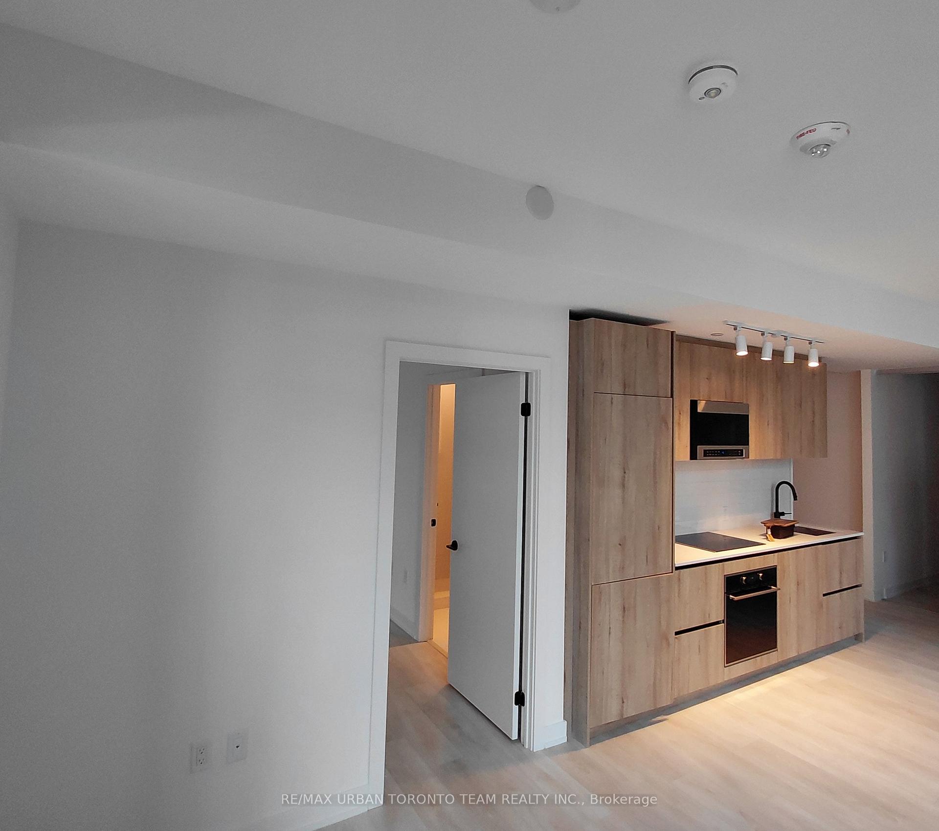 Photo 5 of Unit 801, 117 broadway Avenue, Toronto, Mount Pleasant West — HOMEH
