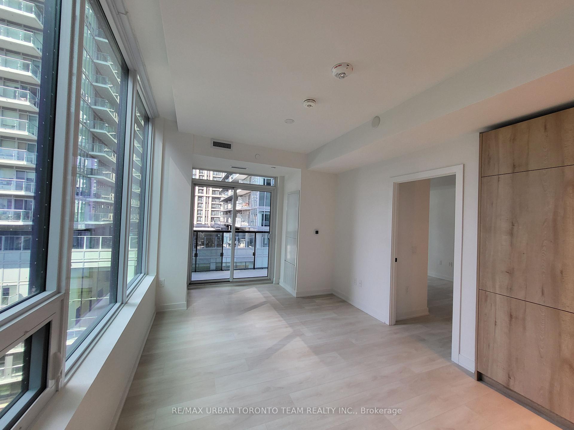 Photo 4 of Unit 801, 117 broadway Avenue, Toronto, Mount Pleasant West — HOMEH