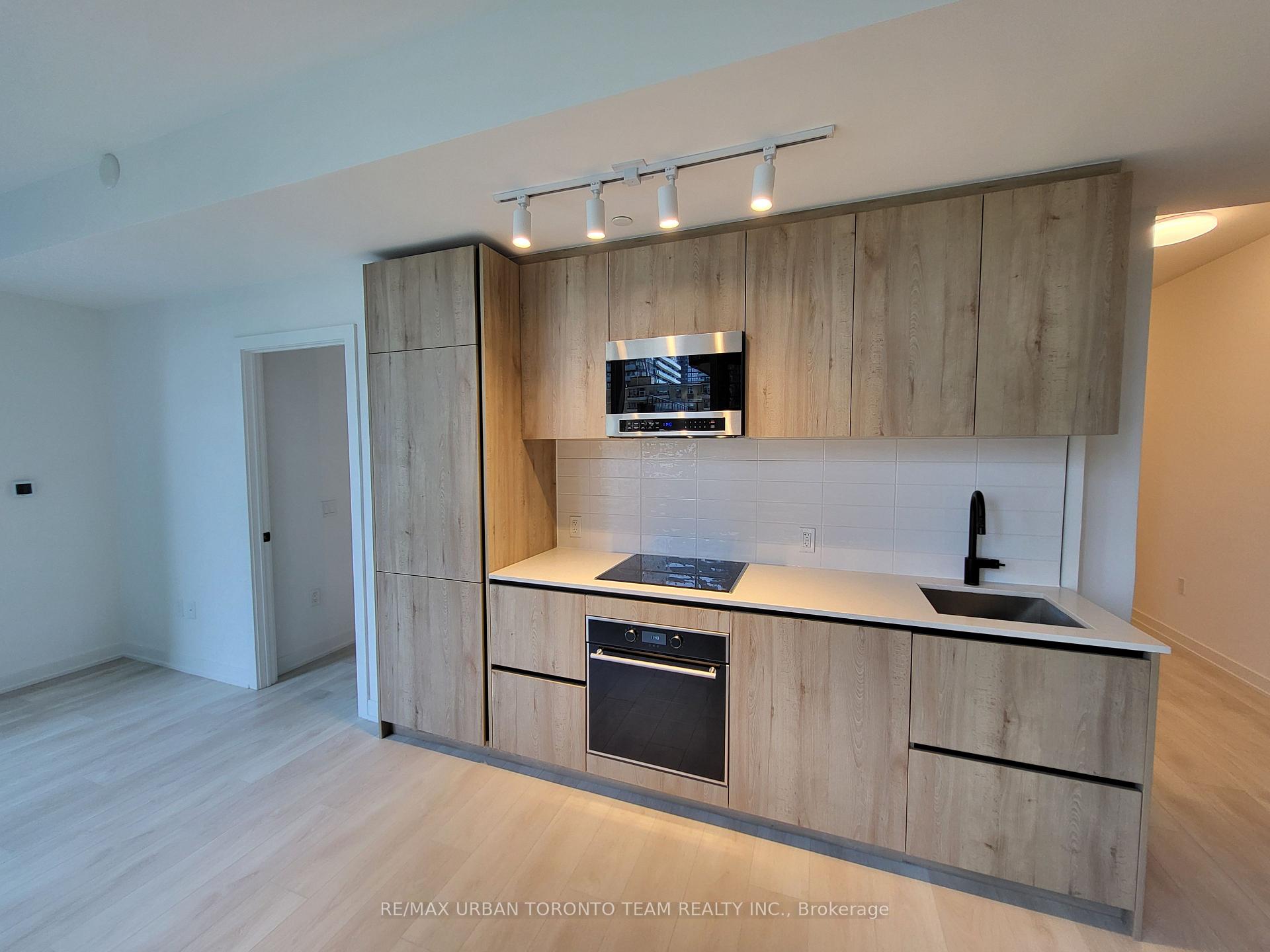 Photo 11 of Unit 801, 117 broadway Avenue, Toronto, Mount Pleasant West — HOMEH