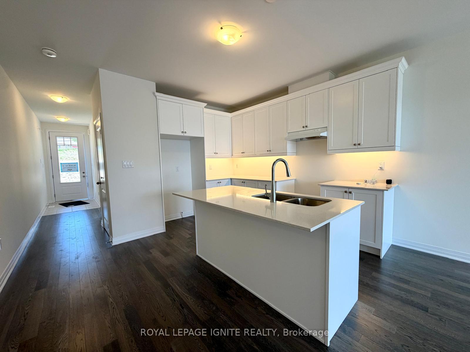 Photo 5 of 537 Hudson Crescent, Midland — HOMEH