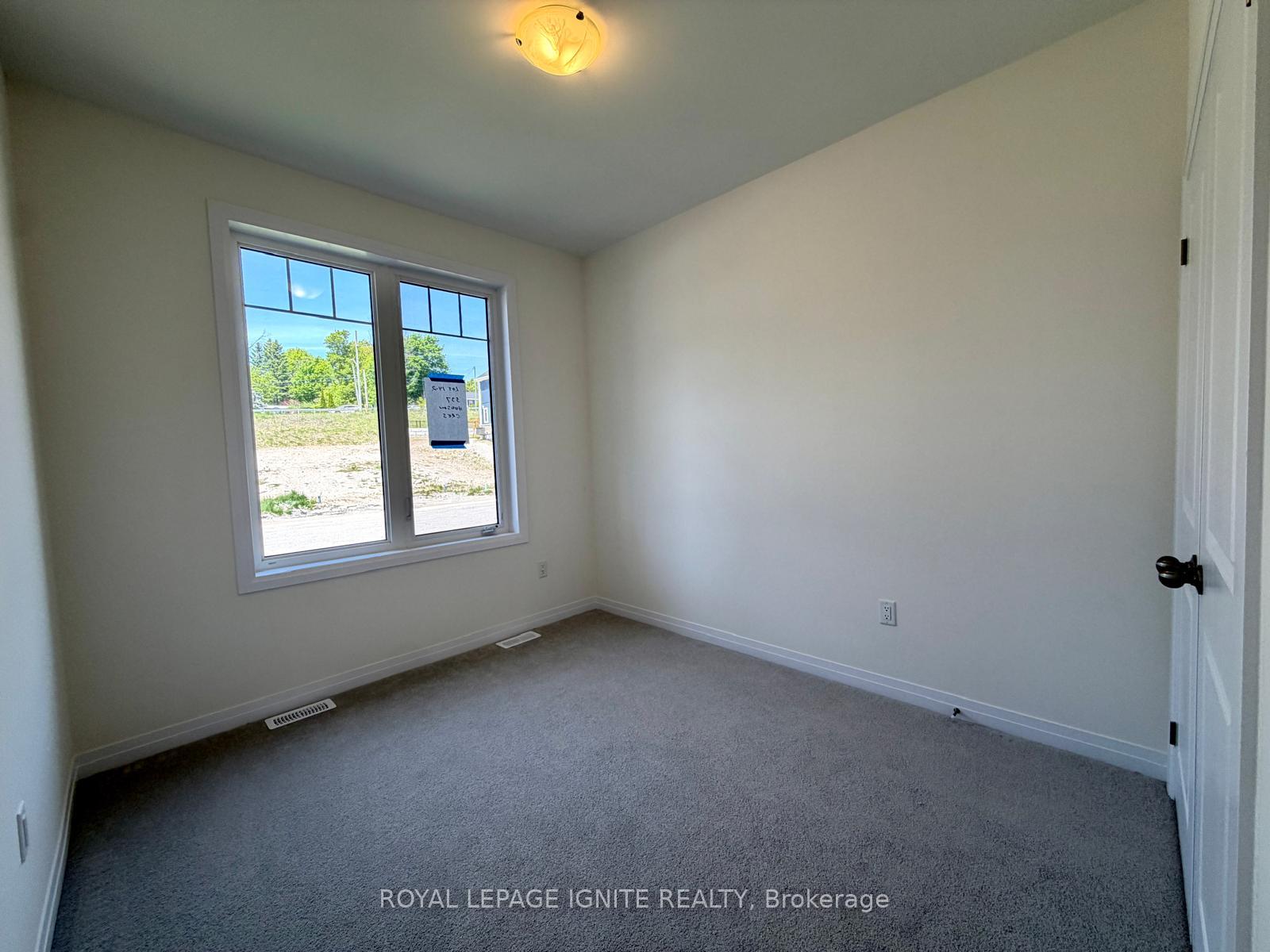 Photo 10 of 537 Hudson Crescent, Midland — HOMEH
