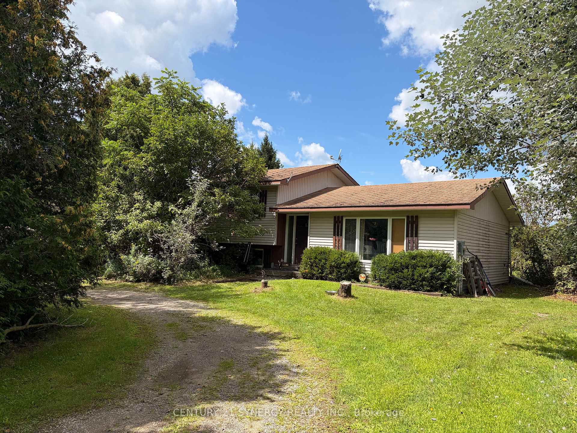 Front of 658 Kitley Line 2