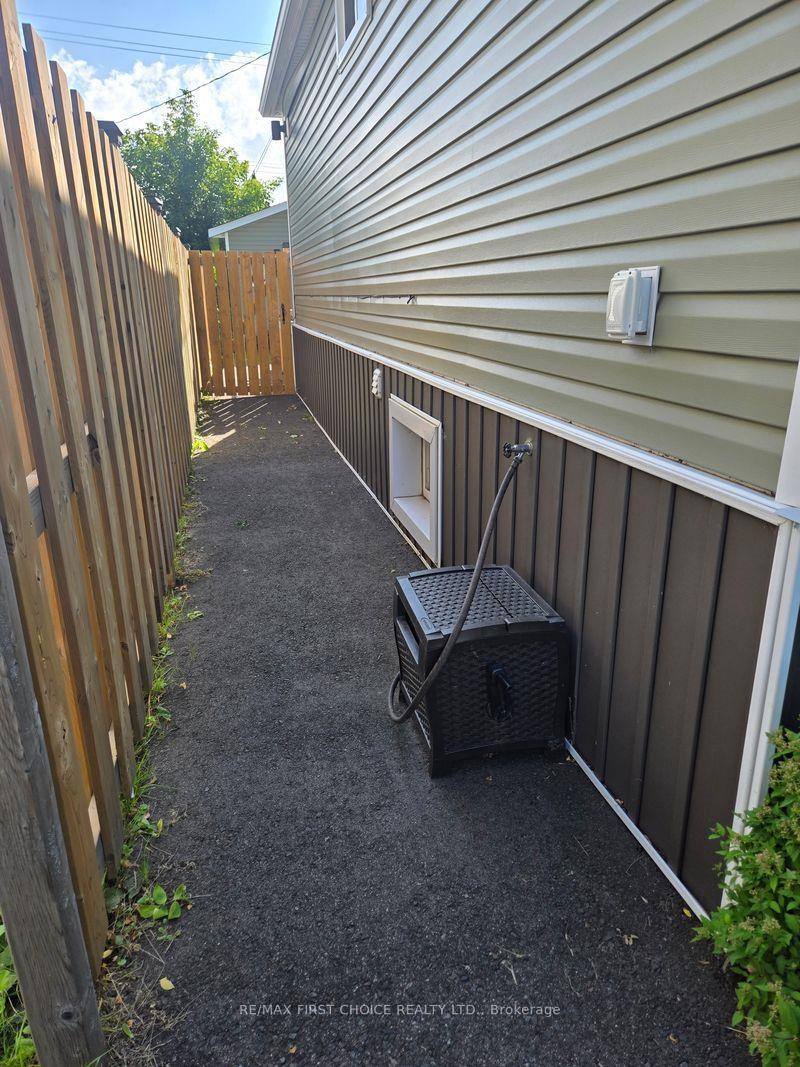 Photo 5 of 734 Franklin Street S, Thunder Bay, Westfort — HOMEH