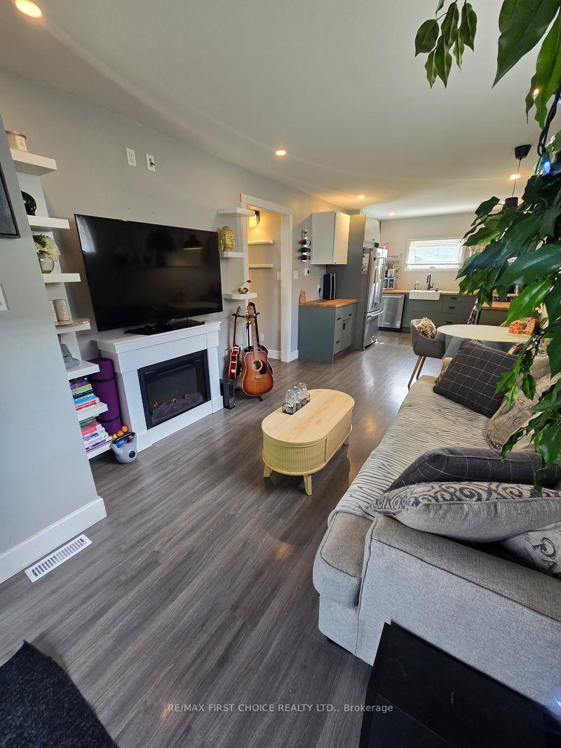 Photo 15 of 734 Franklin Street S, Thunder Bay, Westfort — HOMEH