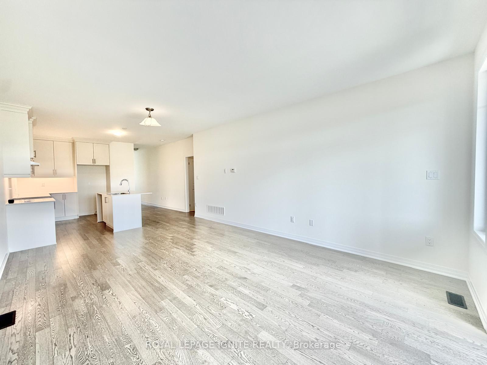 Photo 12 of 551 Hudson Street, Midland — HOMEH