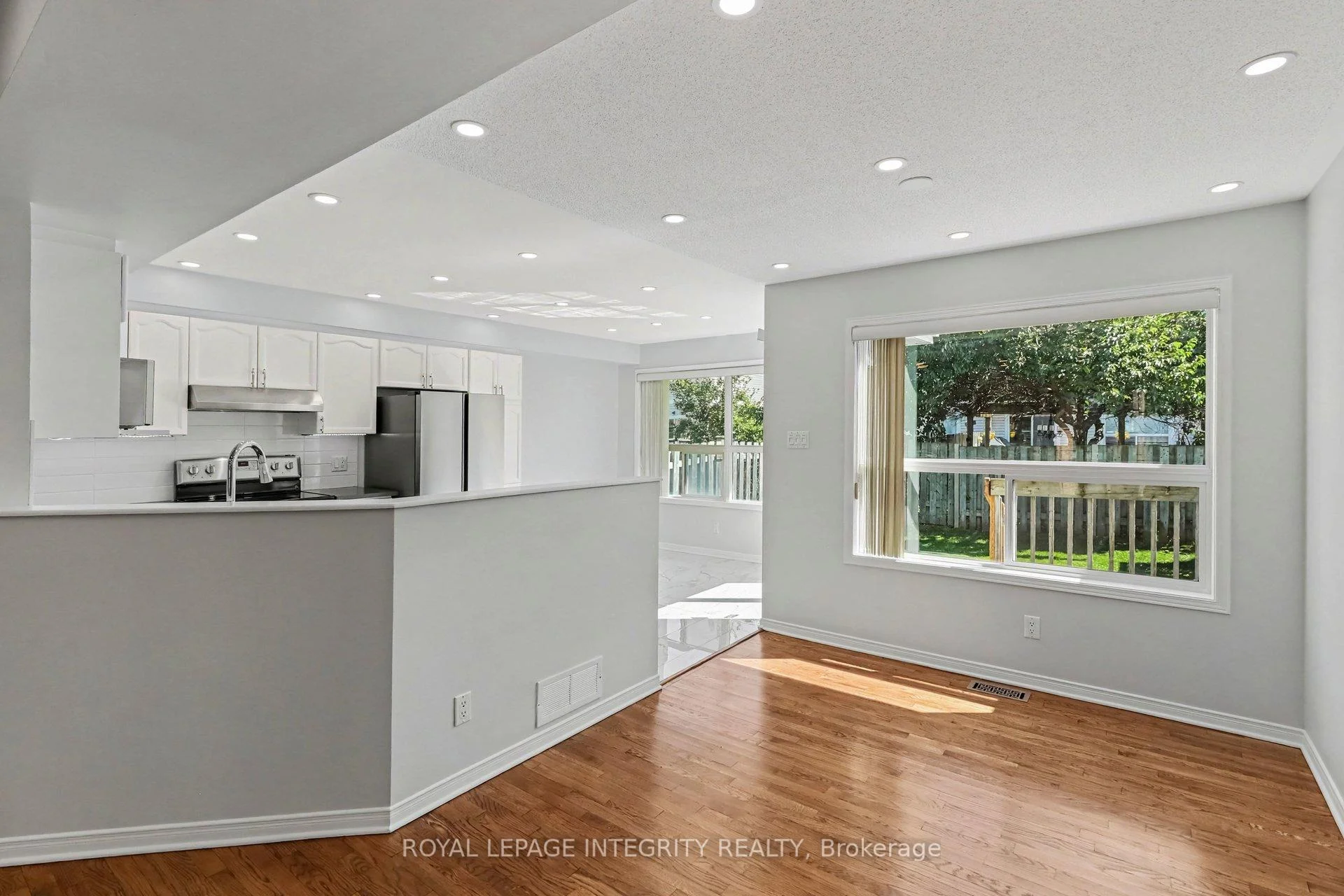 Photo 11 of 15 Angus Drive, Ottawa, Kanata - Katimavik — HOMEH