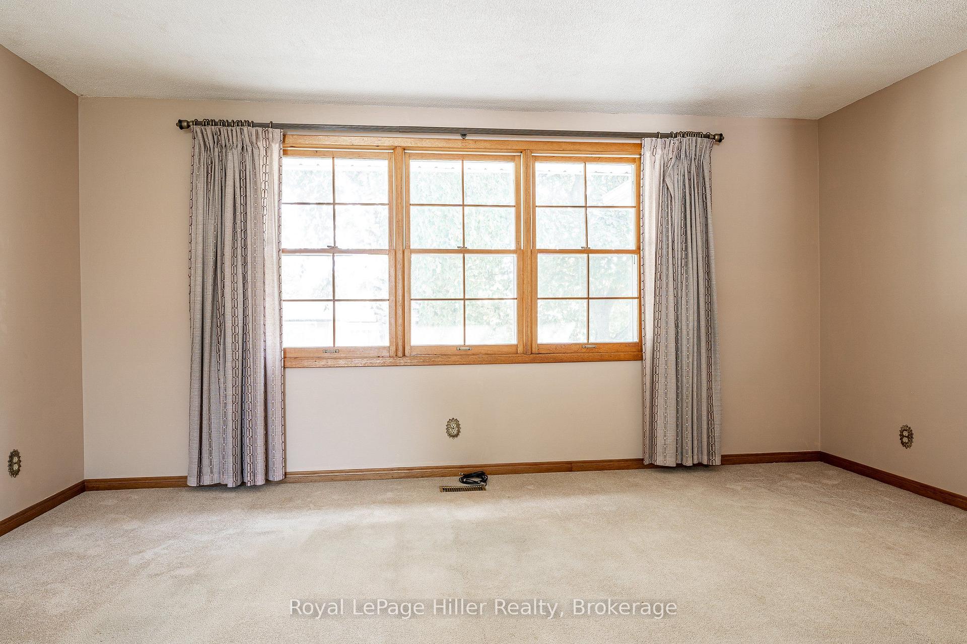 Photo 10 of 278 Elgin Crescent, Stratford — HOMEH